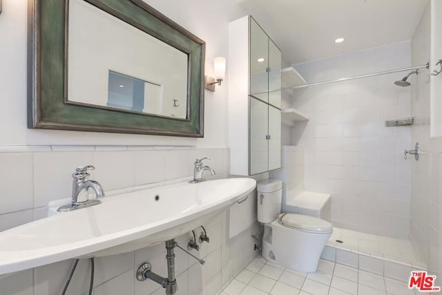 951 16th Street 3, Santa Monica, CA 90403