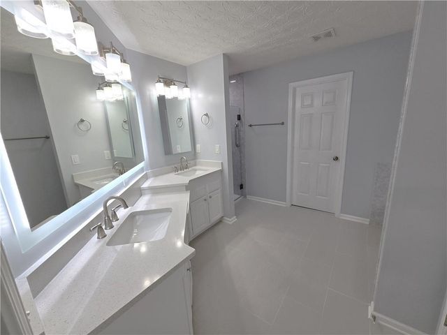 4060 Crescent Walk Lane, Suwanee, GA 30024