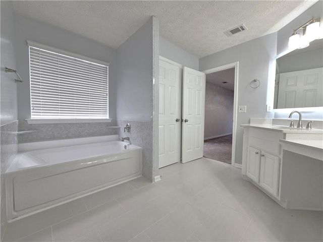 4060 Crescent Walk Lane, Suwanee, GA 30024