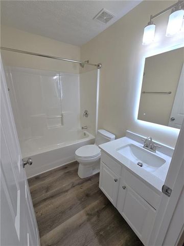 4060 Crescent Walk Lane, Suwanee, GA 30024