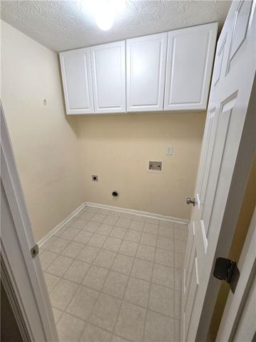 4060 Crescent Walk Lane, Suwanee, GA 30024