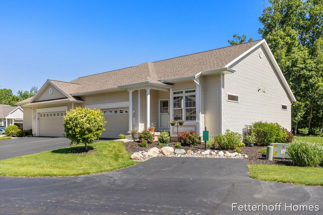 945 Kensington Street 122, Grand Rapids, MI 49534
