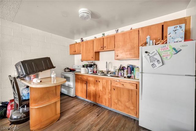 3719 Hazelwood Street 16, Las Vegas, NV 89119