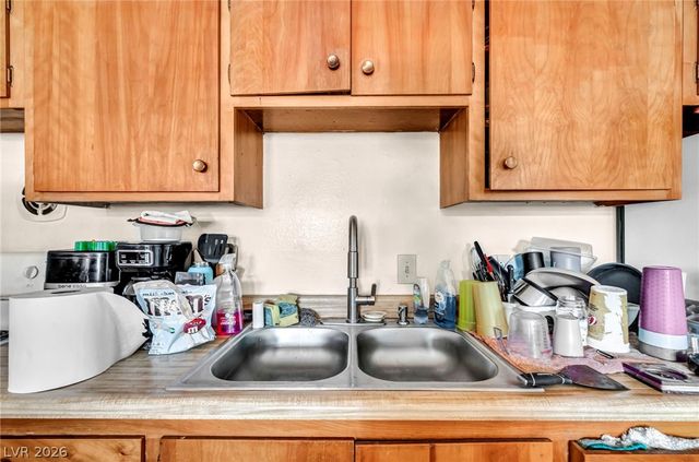 3719 Hazelwood Street 16, Las Vegas, NV 89119