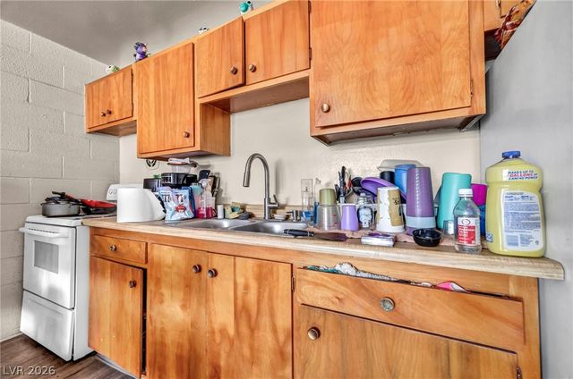 3719 Hazelwood Street 16, Las Vegas, NV 89119