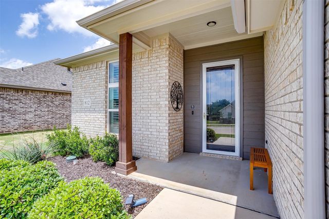 812 Porcupine Drive, Springtown, TX 76082