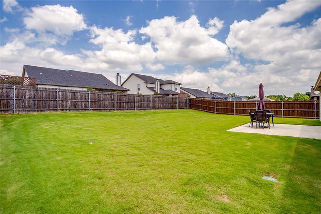 812 Porcupine Drive, Springtown, TX 76082