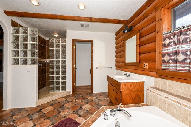 3870 Sleepy Hollow Road, Brunswick, OH 44212