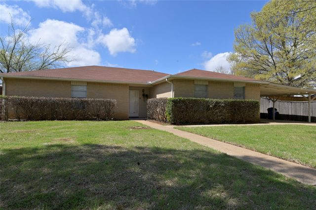 112 Forestwood Drive, Corinth, TX 76210