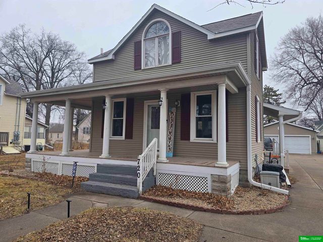 720 E 1st Street, Fremont, NE 68025