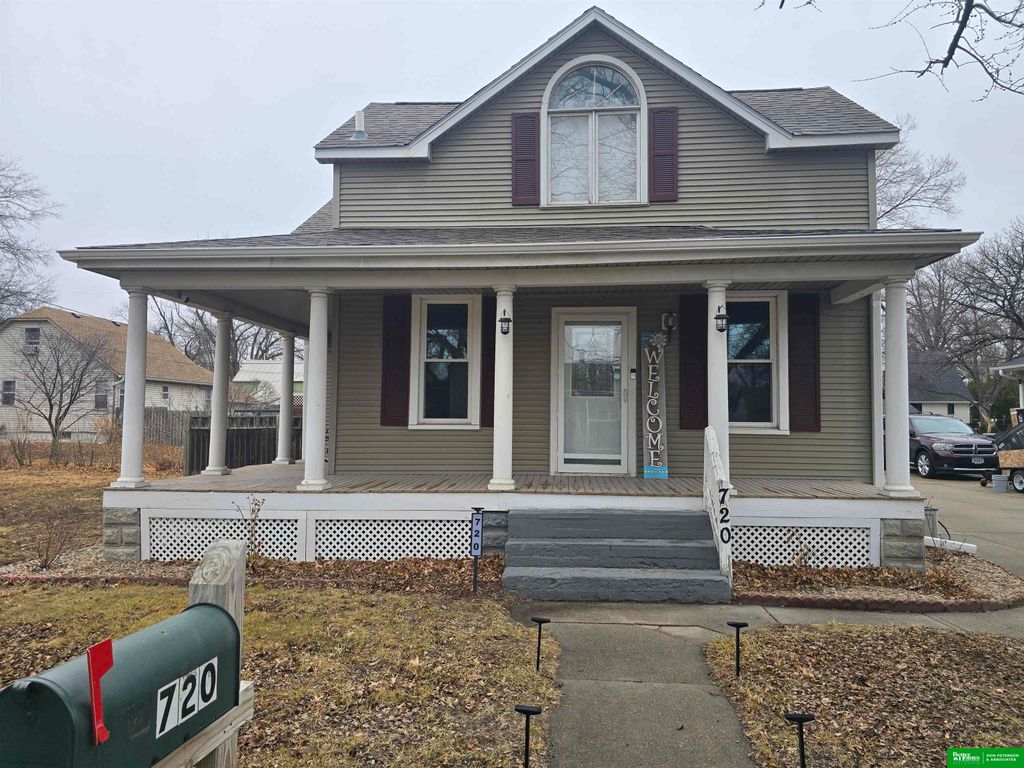 720 E 1st Street, Fremont, NE 68025