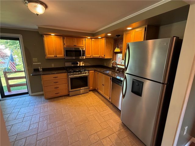 9 Michael Drive, Bristol, RI 02809