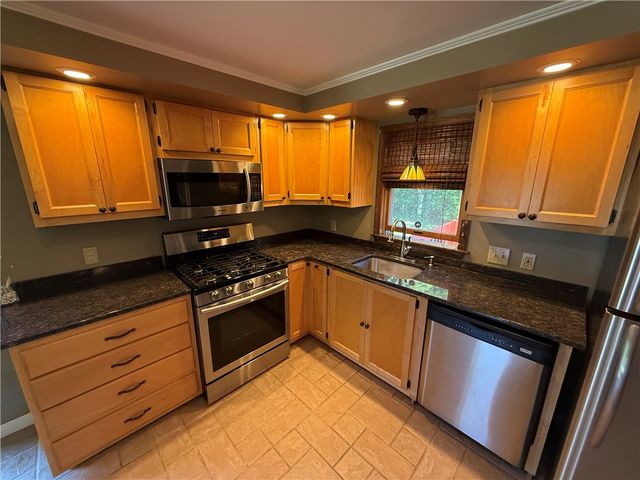 9 Michael Drive, Bristol, RI 02809