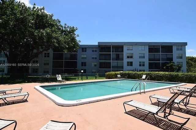 120 Royal Park Dr 2D, Oakland Park, FL 33309