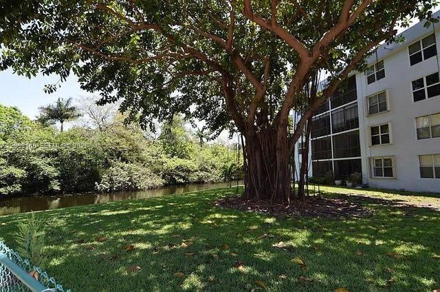 120 Royal Park Dr 2D, Oakland Park, FL 33309