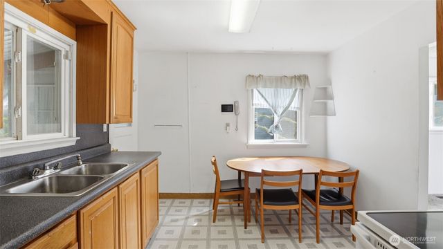 1107 E Chicago Street, Kent, WA 98030