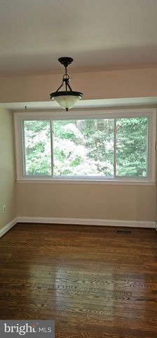 5243 KAYWOOD CT, Fairfax, VA 22032