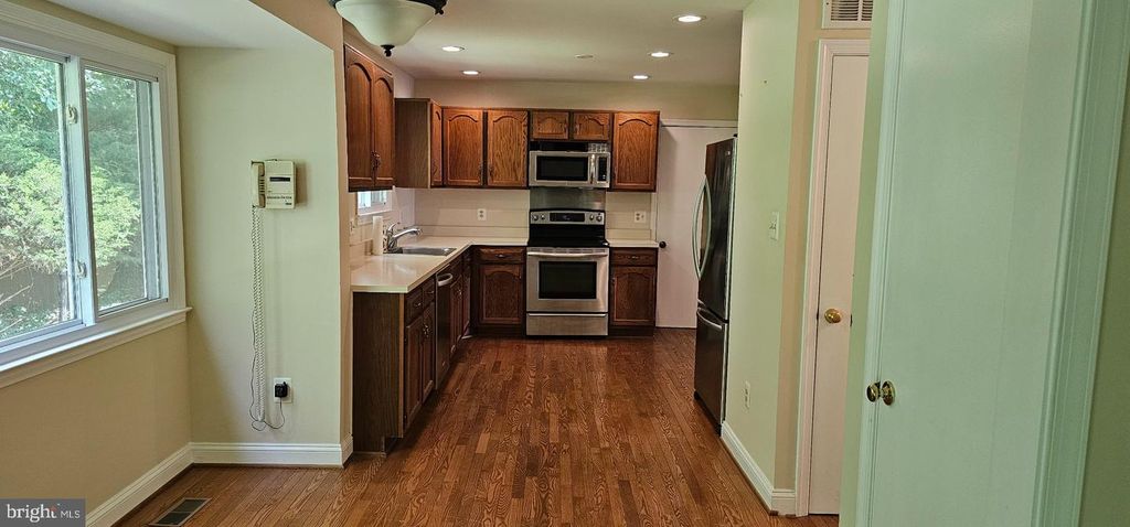 5243 KAYWOOD CT, Fairfax, VA 22032