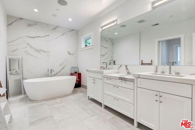 1540 1st Street, Manhattan Beach, CA 90266