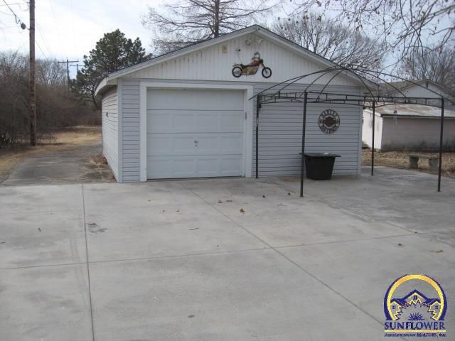 515 NE Independence AVE, Topeka, KS 66608