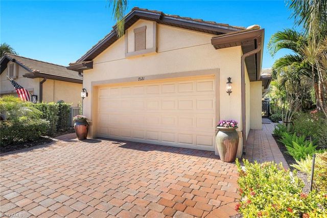 7121 Live Oak DR, Naples, FL 34114