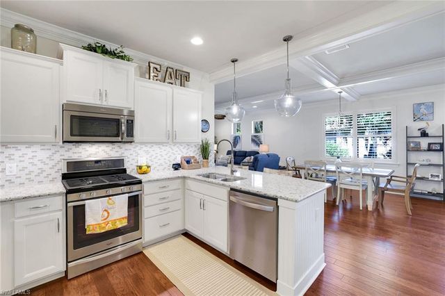 7121 Live Oak DR, Naples, FL 34114