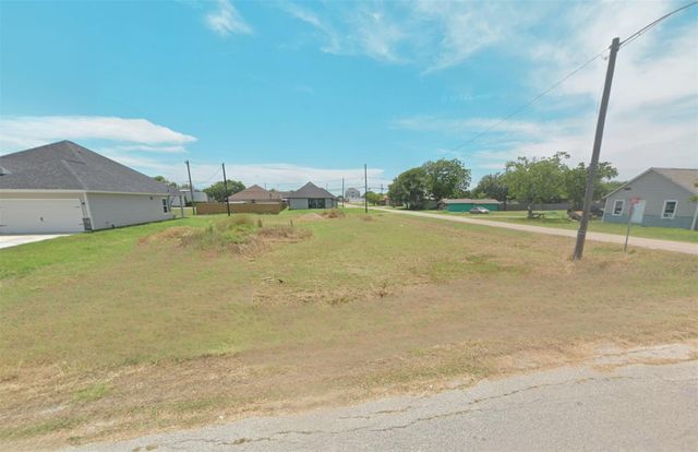 101 S Avenue C, Freeport, TX 77541