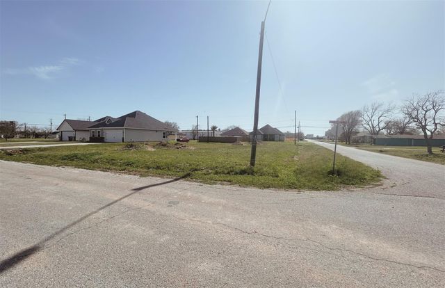 101 S Avenue C, Freeport, TX 77541
