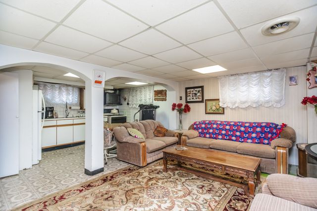 5938 W 83rd Street, Burbank, IL 60459