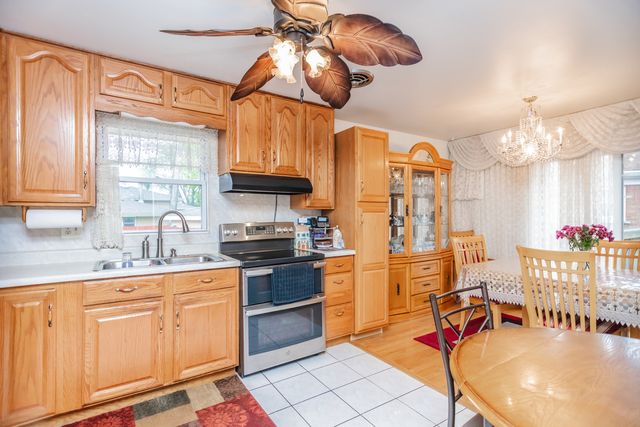 5938 W 83rd Street, Burbank, IL 60459