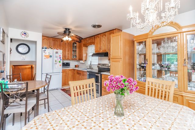 5938 W 83rd Street, Burbank, IL 60459