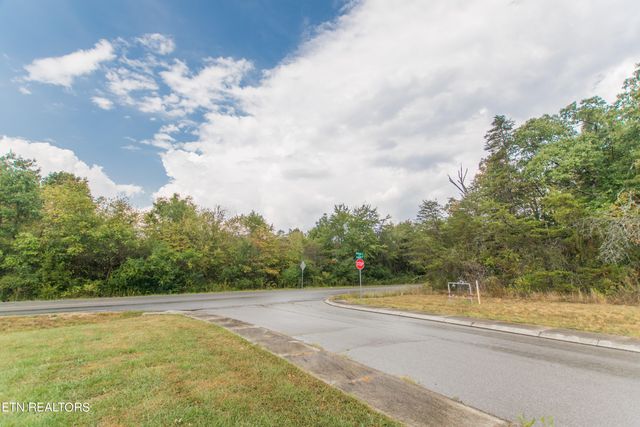 N Main St, Crossville, TN 38555