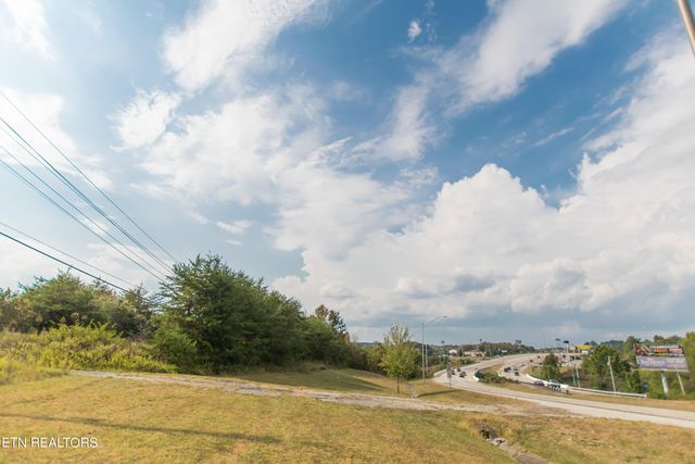 N Main St, Crossville, TN 38555
