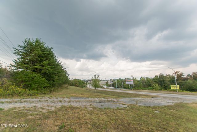 N Main St, Crossville, TN 38555