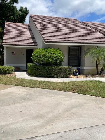 800 Kintyre Court, Palm Beach Gardens, FL 33418
