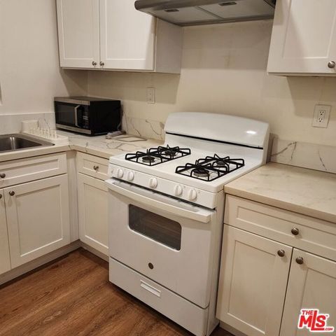 341 S Western Avenue 2, Los Angeles, CA 90020