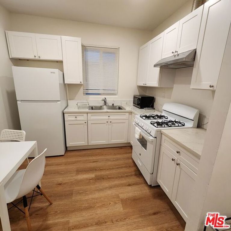 341 S Western Avenue 2, Los Angeles, CA 90020