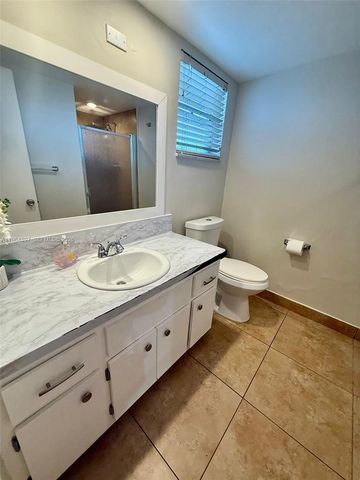 445 NE 195th St 429, Miami, FL 33179