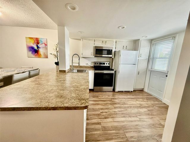 445 NE 195th St 429, Miami, FL 33179