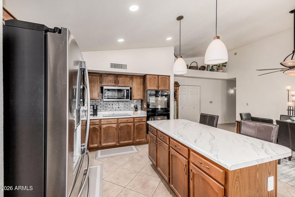 Image 12 of property listing at 14842 S 46TH Place, Phoenix, AZ 85044