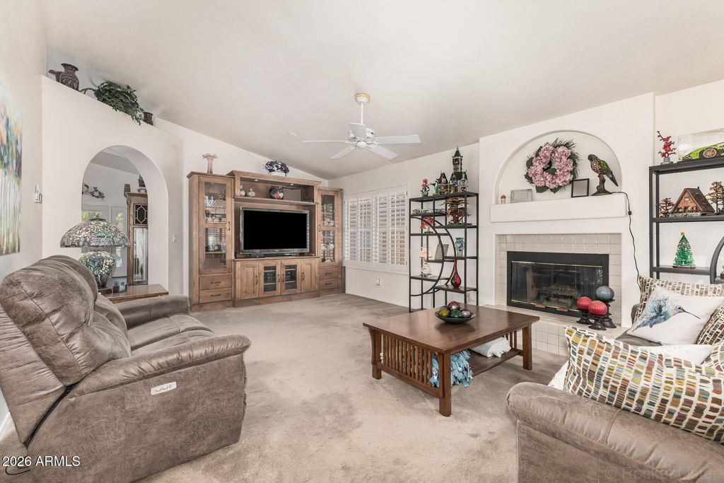 Image 5 of property listing at 14842 S 46TH Place, Phoenix, AZ 85044