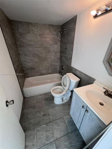 89 Berkshire D 89, West Palm Beach, FL 33417