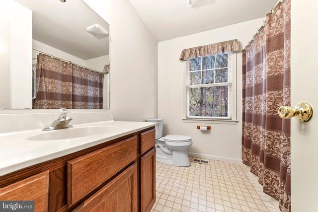 102 MANOR DR, Kennett Square, PA 19348