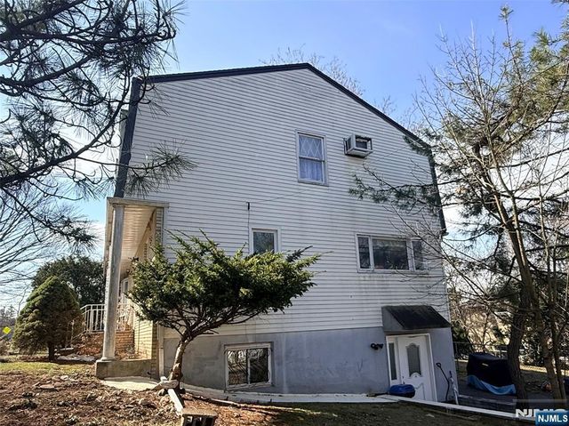 200 Larch Avenue, Teaneck, NJ 07666