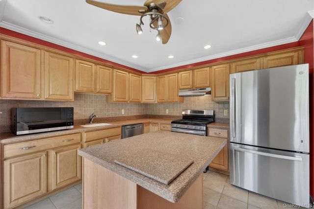 16 Woodfield Drive, Washingtonville, NY 10992