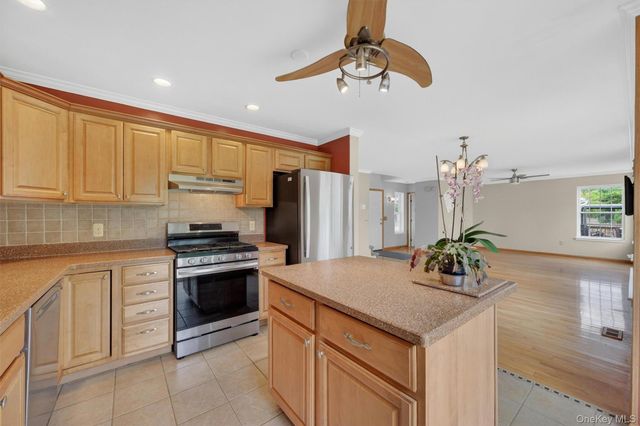 16 Woodfield Drive, Washingtonville, NY 10992