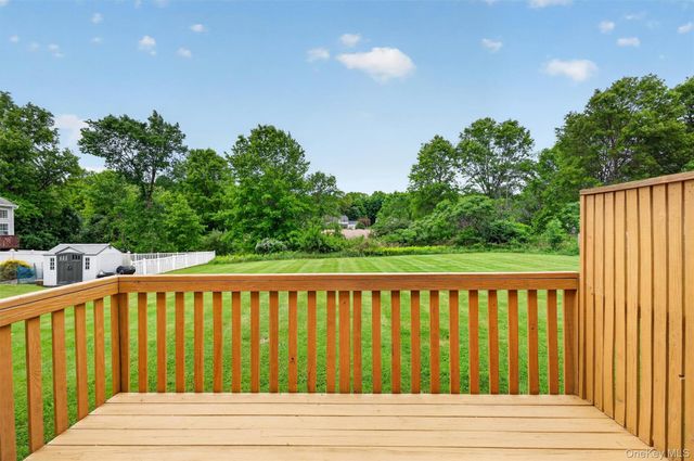 16 Woodfield Drive, Washingtonville, NY 10992