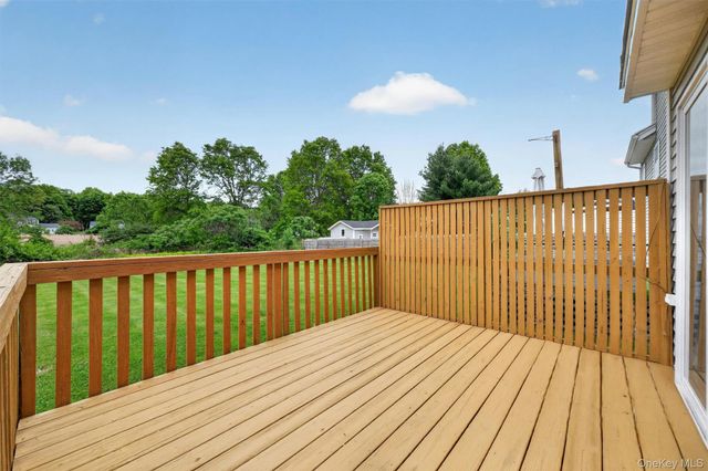16 Woodfield Drive, Washingtonville, NY 10992