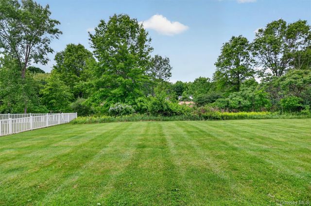 16 Woodfield Drive, Washingtonville, NY 10992