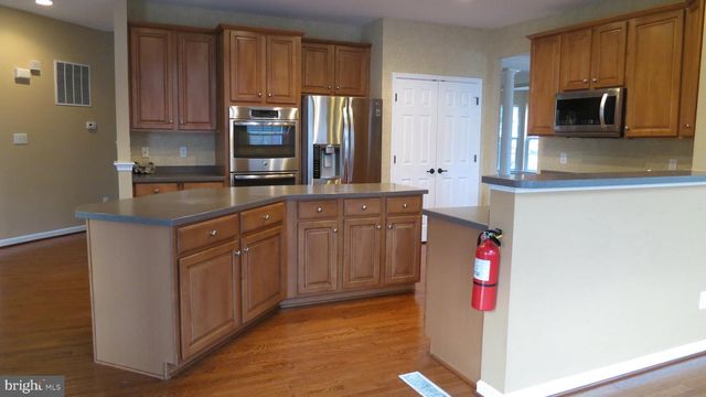 3 LARDNER RD, Burlington, NJ 08016